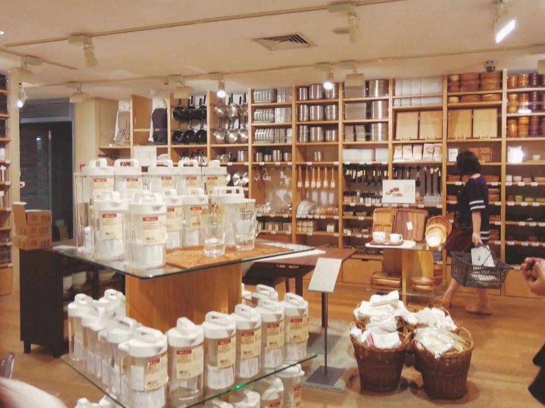 无印良品入局“折扣”小店OG真人平台巨擘微营：(图2)